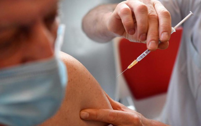 «Rassurés», mais pas la «vie d’avant»: des vaccinés contre le Covid-19 témoignent «Rassurés», mais pas la «vie d’avant»: des vaccinés contre le Covid-19 témoignent