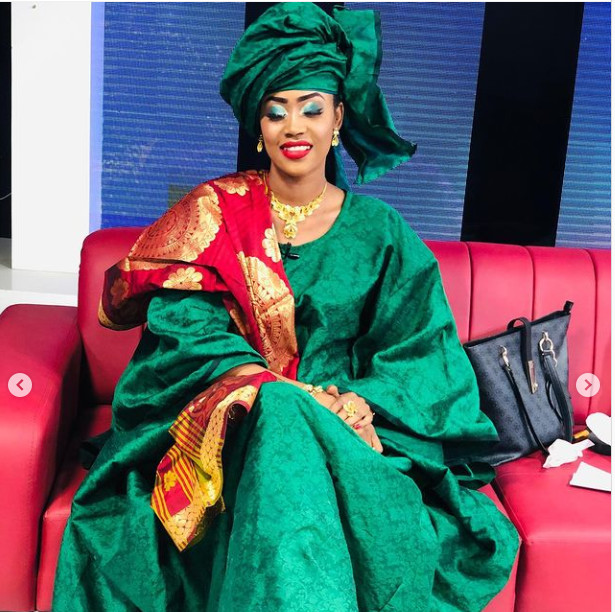 Appréciez le grand boubou très classe de Katy Chimère Diaw !