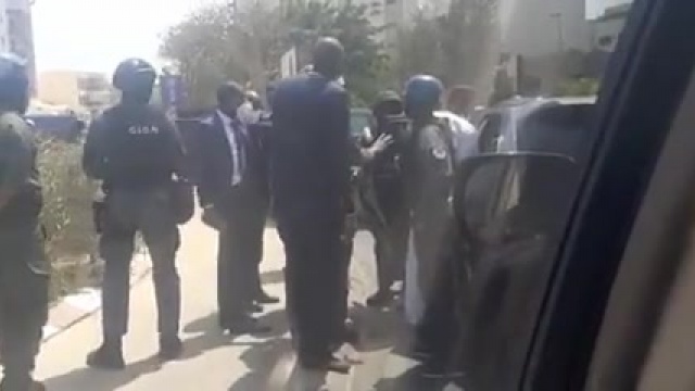 Ousmane Sonko n'a pas été menotté vidéo à l'appui Ousmane Sonko n'a pas été menotté vidéo à l'appui
