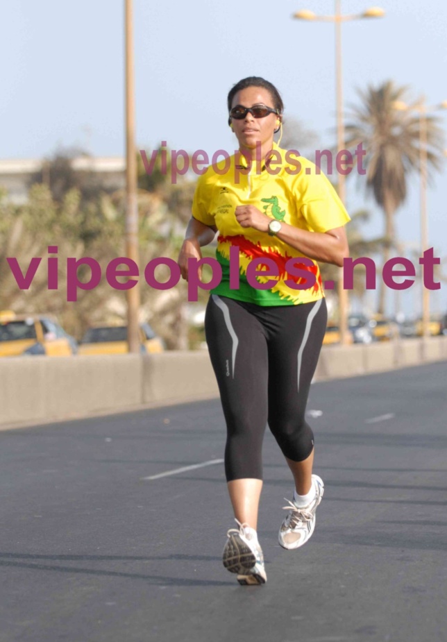 Sindiely Wade dans une tenue sportive sexy