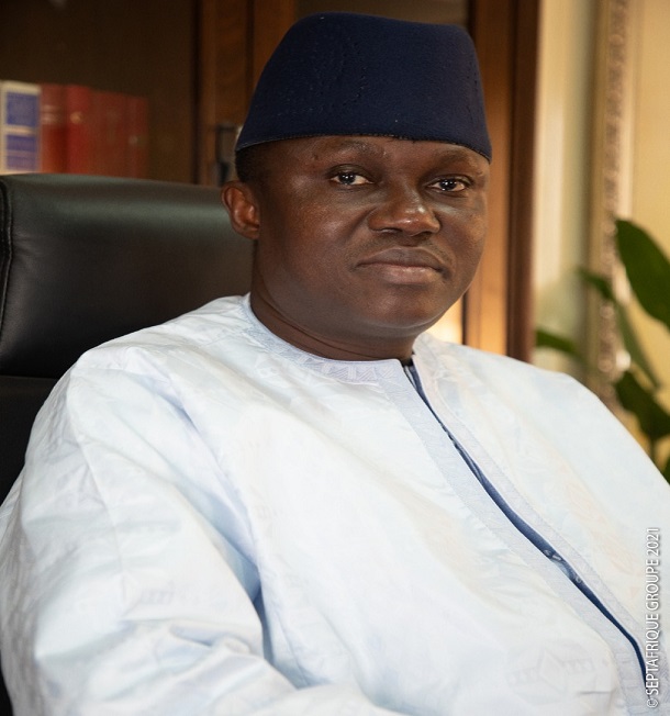Réponse à Felwine Sarr: Sénégal, une démocratie debout (Par Mamadou Ndione, DG Cosec) Réponse à Felwine Sarr: Sénégal, une démocratie debout (Par Mamadou Ndione, DG Cosec)