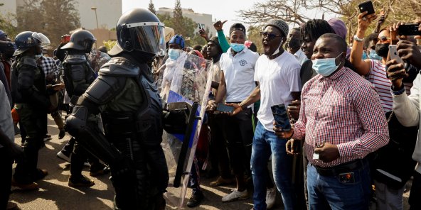 Scènes de pillage et vandalisme - L'Etat va affirmer son autorité, ce que Macky Sall a fait... Scènes de pillage et vandalisme - L'Etat va affirmer son autorité, ce que Macky Sall a fait...