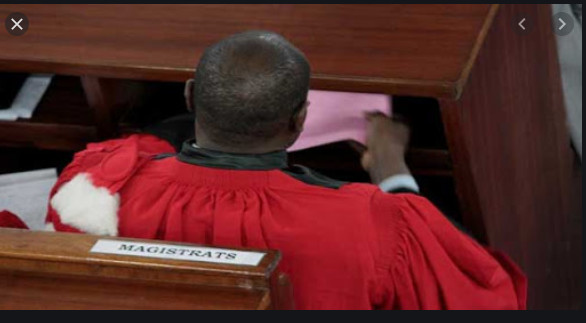 Les raisons qui ont poussé le juge Mamadou Seck à se dessaisir du dossier Sonko dévoilées Les raisons qui ont poussé le juge Mamadou Seck à se dessaisir du dossier Sonko dévoilées