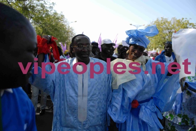 Aboulaye Mbaye Pékh et l'artiste Kiné Lam à la marche du PDS, hier