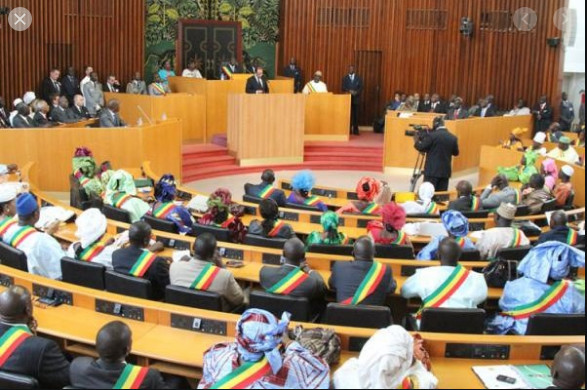 Assemblée nationale : Les députés de l’opposition déposent une résolution pour la suspension des poursuites contre Sonko