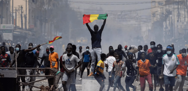 Les manifestants en garde à vue à la Gendarmerie Thiong libérés Les manifestants en garde à vue à la Gendarmerie Thiong libérés