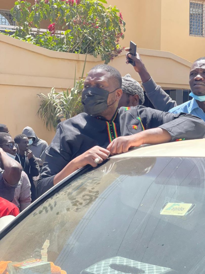 Alé Niang ,fils de Me Madické chez Sonko pour apporter son soutien Alé Niang ,fils de Me Madické chez Sonko pour apporter son soutien