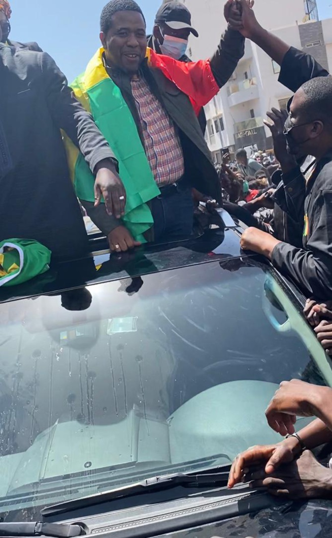 Alé Niang ,fils de Me Madické chez Sonko pour apporter son soutien Alé Niang ,fils de Me Madické chez Sonko pour apporter son soutien