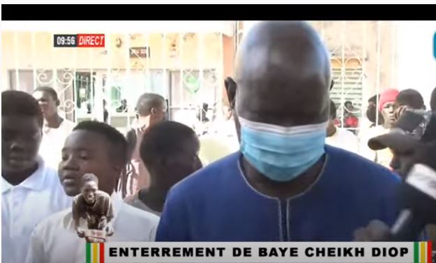 EN DIRECT: ENTERREMENT DE BAYE CHEIKH DIOP LE MECANICIEN TUE PAR BALLE A YEUMBEUL