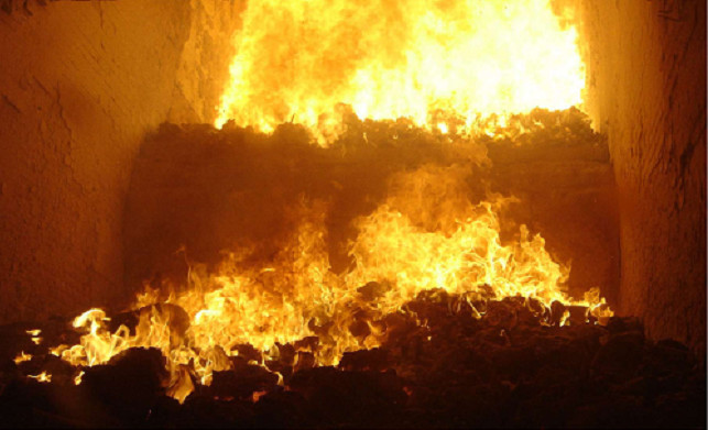 Incinération à Thiès : des denrées alimentaires, produits cosmétiques et hygiéniques périmés ou contrefaits mis au feu Incinération à Thiès : des denrées alimentaires, produits cosmétiques et hygiéniques périmés ou contrefaits mis au feu