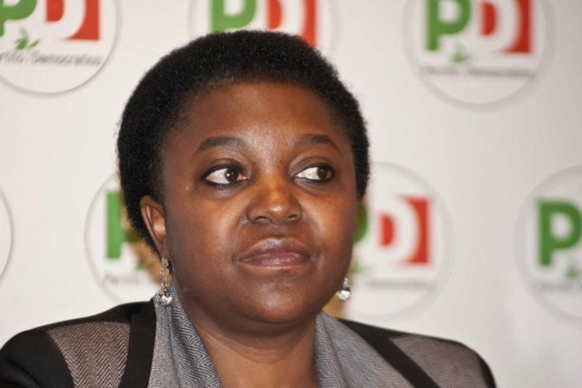 La première femme noire au parlement italien. La première femme noire au parlement italien.