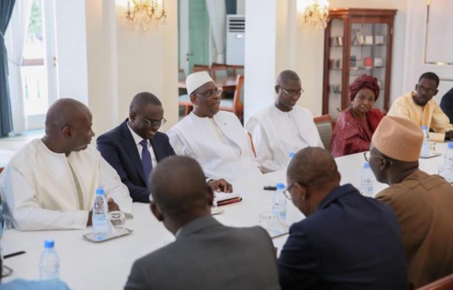 Lendemain d’émeutes : Réunion d’urgence au palais de la République – Macky convoque un Conseil décisif pour l’emploi des jeunes Lendemain d’émeutes : Réunion d’urgence au palais de la République – Macky convoque un Conseil décisif pour l’emploi des jeunes
