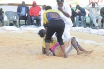 Lutte féminine à Demba Diop: Arrêtez ce cirque !