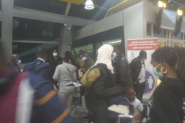 Air Sénégal : Un vol annulé crée la panique, les passagers dans le désarroi (photos)