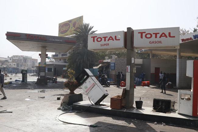 75 stations saccagées: Une pénurie d’essence et de gasoil écartée, rassure l’Etat 75 stations saccagées: Une pénurie d’essence et de gasoil écartée, rassure l’Etat
