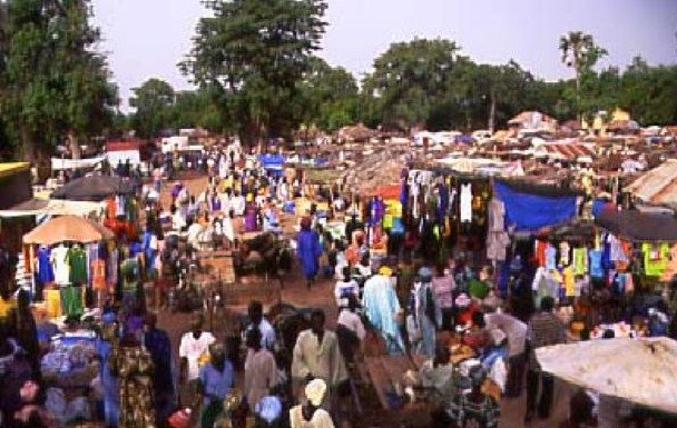 Un an d’inactivité dû à la Covid-19 : les commerçants des marchés hebdomadaires exigent la reprise des activités Un an d’inactivité dû à la Covid-19 : les commerçants des marchés hebdomadaires exigent la reprise des activités