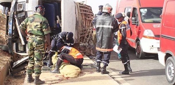 Ranérou Ferlo : Une camionnette se renverse et fait 02 morts et 13 blessés graves Ranérou Ferlo : Une camionnette se renverse et fait 02 morts et 13 blessés graves