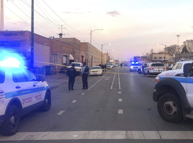 Deux personnes tuées et une dizaine d'autres blessées lors d’une fusillade à Chicago