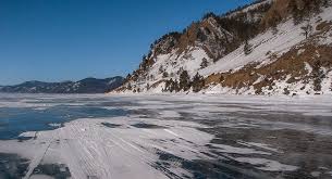 Un vent de plus de 120 km/h bloque des touristes sur le lac Baïkal en Sibérie