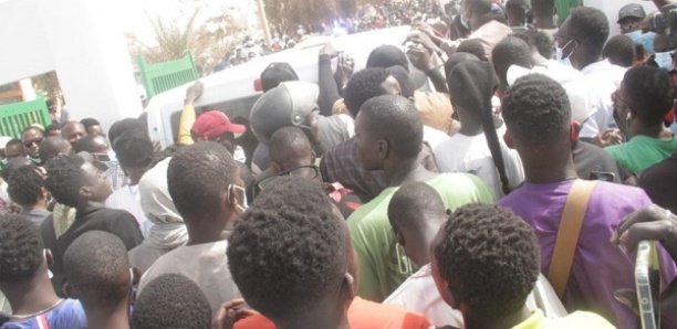 Covid et grands rassemblements : Interrogations autour du décès et de l’inhumation de Thione Seck Covid et grands rassemblements : Interrogations autour du décès et de l’inhumation de Thione Seck
