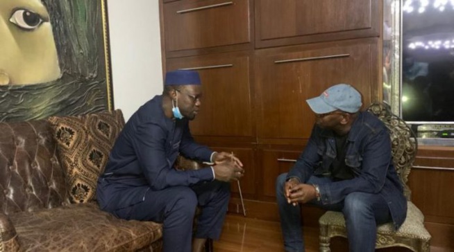 Sonko chez Guirassy : « Je suis aussi venu dire merci à notre mère (maman de Guirassy) qui a beaucoup prié pour moi et la paix dans le pays »