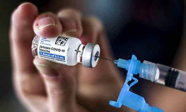 COVID-19: La France suspend aussi le vaccin AstraZeneca COVID-19: La France suspend aussi le vaccin AstraZeneca