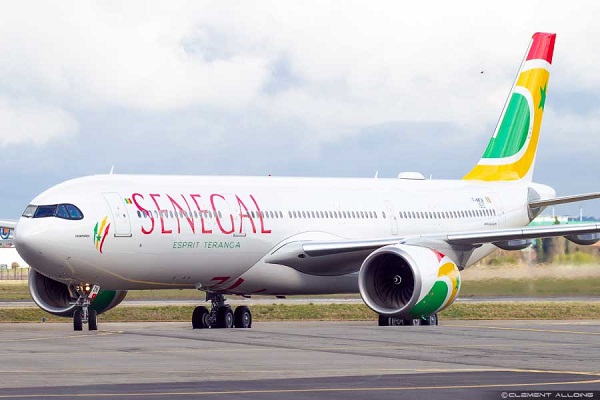 Panne technique d’Air Sénégal : après la panique, les passagers du vol Paris-Dakar menacent de porter plainte