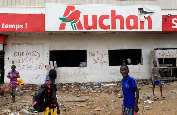 Ousmane Sonko reconnaît et déplore: « Les attaques des magasins Auchan n’étaient pas faites avec des intentions politiques » Ousmane Sonko reconnaît et déplore: « Les attaques des magasins Auchan n’étaient pas faites avec des intentions politiques »