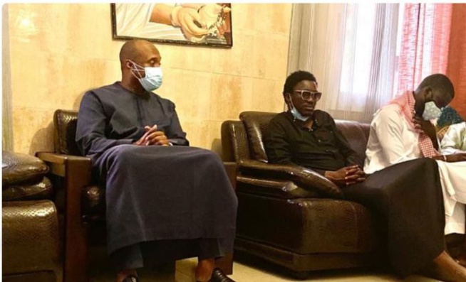 Barthélémy Dias chez feu Thione Seck pour présenter ses condoléances Barthélémy Dias chez feu Thione Seck pour présenter ses condoléances