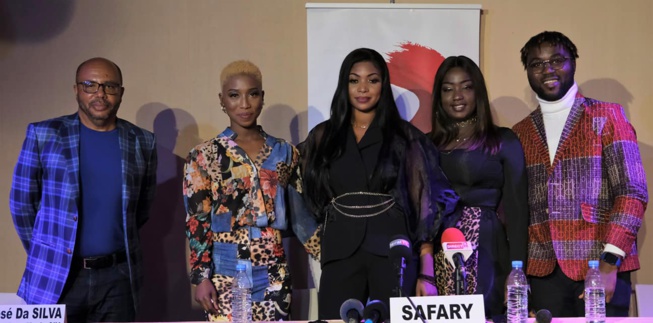 Le trio du groupe Safari vient de signer avec le Label SONY. Le trio du groupe Safari vient de signer avec le Label SONY.