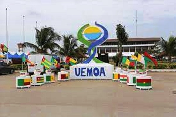 22e session ordinaire de l’UEMOA prévue demain: Au menu, la Covid-19, l’état de l’Union en 2020, la mise en œuvre des Chantiers de Haut… 22e session ordinaire de l’UEMOA prévue demain: Au menu, la Covid-19, l’état de l’Union en 2020, la mise en œuvre des Chantiers de Haut…