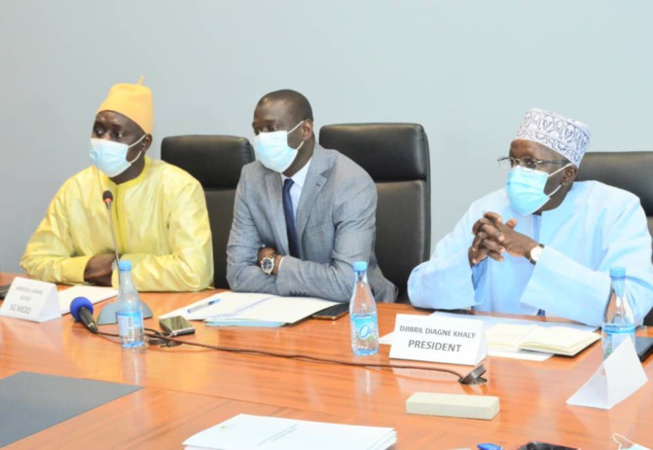 INSTALLATION DU JURY POUR LE CONCOURS INTERNATIONAL D’ARCHITECTURE POUR L’AMENAGEMENT DU PARC FORESTIER URBAIN DE DAKAR-YOFF INSTALLATION DU JURY POUR LE CONCOURS INTERNATIONAL D’ARCHITECTURE POUR L’AMENAGEMENT DU PARC FORESTIER URBAIN DE DAKAR-YOFF