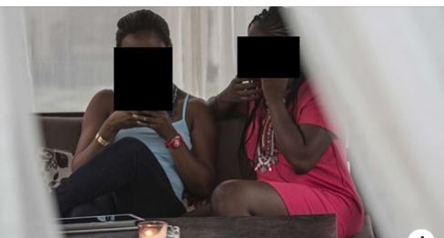 Elle invite sa copine dans son foyer…la dame c0*uche avec son mari Elle invite sa copine dans son foyer…la dame c0*uche avec son mari