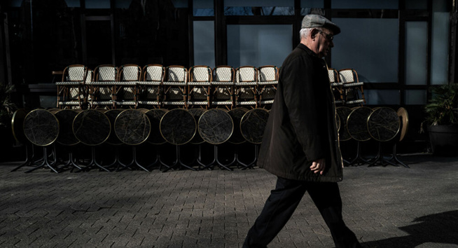 Incohérentes, inefficaces: les Français sévères avec les nouvelles mesures sanitaires, selon un sondage Incohérentes, inefficaces: les Français sévères avec les nouvelles mesures sanitaires, selon un sondage