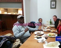 L'ex premier ministre, Souleymane Ndéné Ndiaye à table avec ses amis