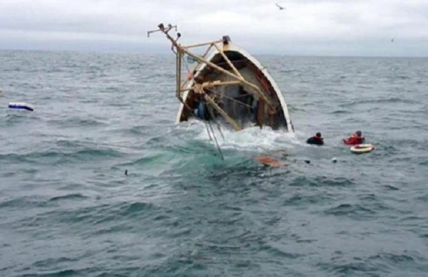 Chavirement de pirogue en haute mer à Mbour : les 4 pêcheurs toujours introuvables Chavirement de pirogue en haute mer à Mbour : les 4 pêcheurs toujours introuvables