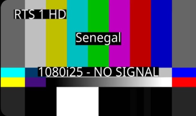 EN SIT-IN, LES TRAVAILLEURS COUPENT LE SIGNAL DE LA RTS EN SIT-IN, LES TRAVAILLEURS COUPENT LE SIGNAL DE LA RTS