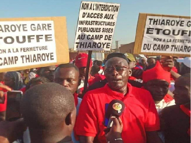 Fermeture de toutes les voies d’accès du camp militaire : Les populations de Thiaroye et Pikine sonnent la révolte… Fermeture de toutes les voies d’accès du camp militaire : Les populations de Thiaroye et Pikine sonnent la révolte…