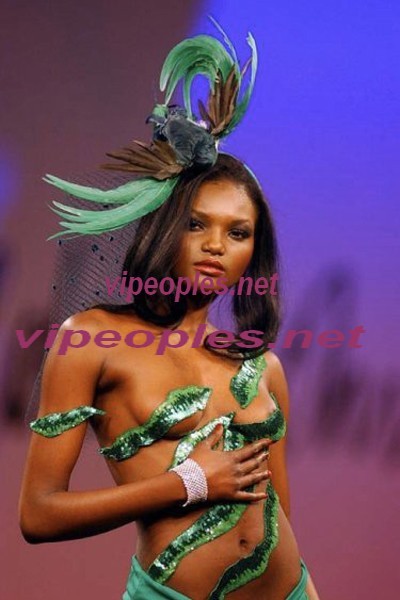 Le top model Mame Kéwé Mar  "sur scéne"