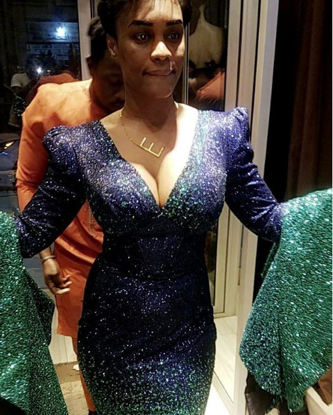 Robe très chic et glamour: Ndèye Ndack illumine la toile