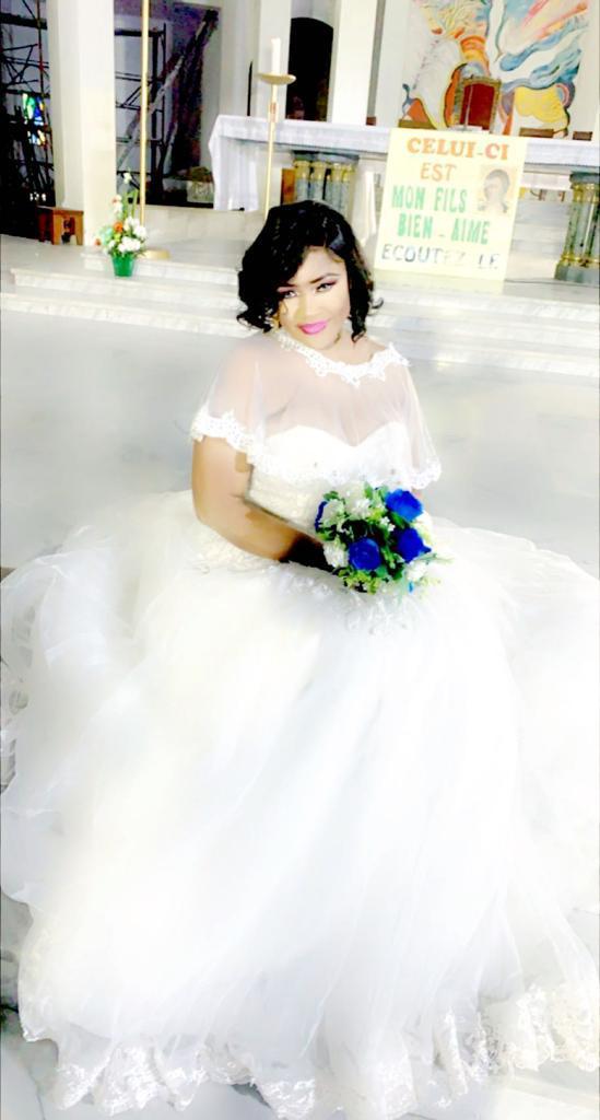 Pacques : Guigui s’habille en mariée pour chanter Jésus