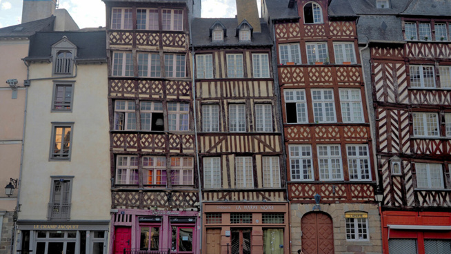 Caillassé par des ados à Rennes, un policier blessé à la tête perd connaissance Caillassé par des ados à Rennes, un policier blessé à la tête perd connaissance