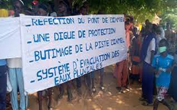 Pont de Diamel à Matam : Les populations dans la rue pour exiger sa réhabilitation Pont de Diamel à Matam : Les populations dans la rue pour exiger sa réhabilitation