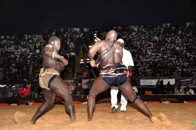 Lutte – Eumeu Sène vs Lac de Guiers 2 acte 3 : Ce que doit éviter l’un et l’autre… Lutte – Eumeu Sène vs Lac de Guiers 2 acte 3 : Ce que doit éviter l’un et l’autre…