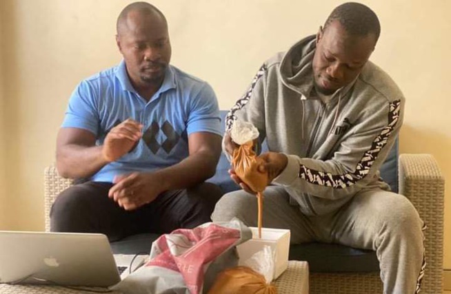 Arrêt sur image :Sonko reçoit finalement sa part de Ngalakh de Guy Marius Sagna Arrêt sur image :Sonko reçoit finalement sa part de Ngalakh de Guy Marius Sagna