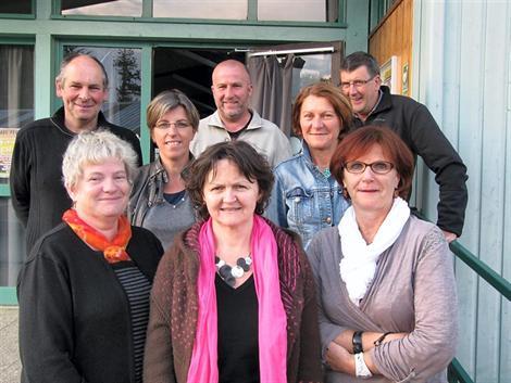 Claudine Laporte (à droite), première présidente de l’antenne centre-bretonne de Savingara, en compagnie des bénévoles.