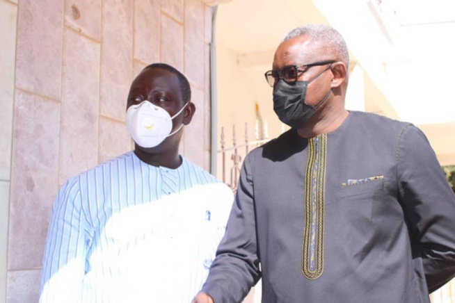 Gestion des ordures à Tivaouane: Le Maire Diagne Sy Mbengue et l'UCG, à l'assaut Gestion des ordures à Tivaouane: Le Maire Diagne Sy Mbengue et l'UCG, à l'assaut