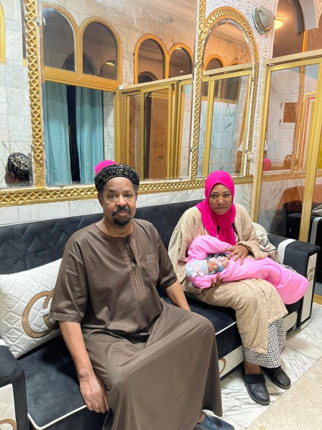 Baptême: Ahmed Khalifa Niasse donne le nom de sa défunte épouse, Khady Sarr, à sa fille (Photos) Baptême: Ahmed Khalifa Niasse donne le nom de sa défunte épouse, Khady Sarr, à sa fille (Photos)