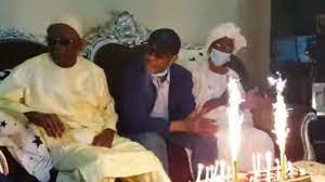 VIDEO - Youssou NDOUR et Cie fêtent l'anniversaire à son père Elimane Ndour