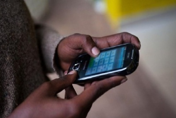 Apparences trompeuses: Un visiteur «plein aux as» dérobe des téléphones et de l’argent aux HLM Grand Médine Apparences trompeuses: Un visiteur «plein aux as» dérobe des téléphones et de l’argent aux HLM Grand Médine
